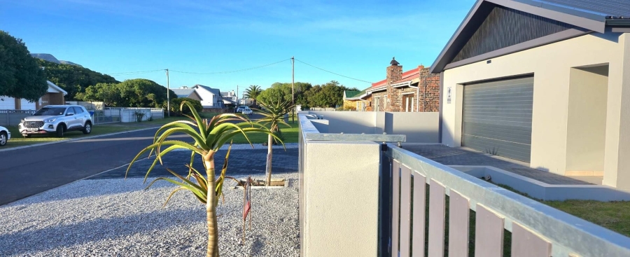 4 Bedroom Property for Sale in Franskraal Western Cape